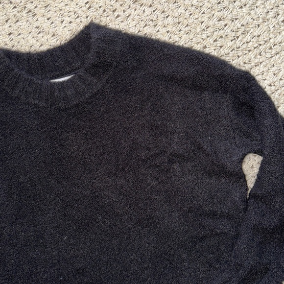 🍂 Old Navy Cozy Oversized Boucle Sweater in Black Jack 🍂 - Picture 3 of 7